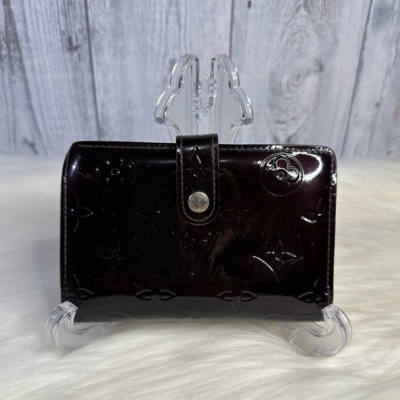 Louis Vuitton Handbags - LOUIS VUITTON vernis kisslock wallet